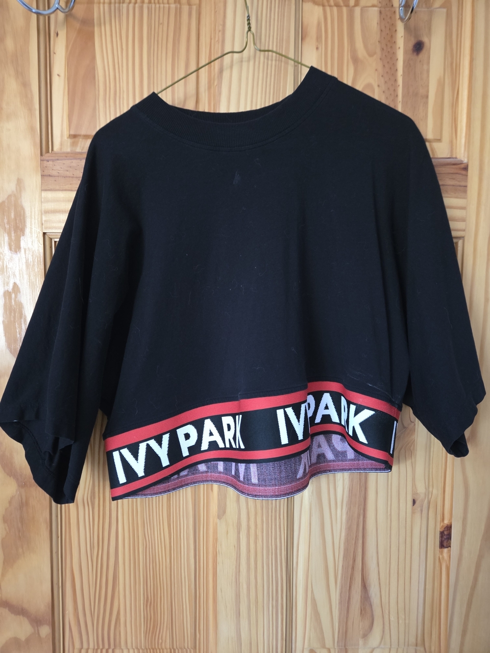 IVY PARK Black Cropped Logo Hem Tee with Red Trim